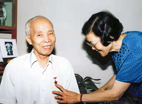 与党同龄!为导弹装“眼睛”的陈敬熊院士迎来百岁生日 与党同龄!为导弹装“眼睛”的陈敬熊院士迎来百岁生日